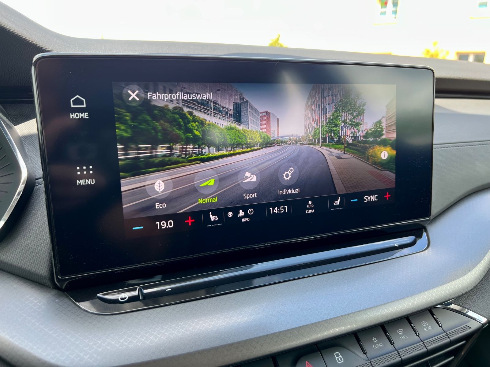 SKODA Octavia Combi Ambition AAC SHZ NAVI CARPLAY