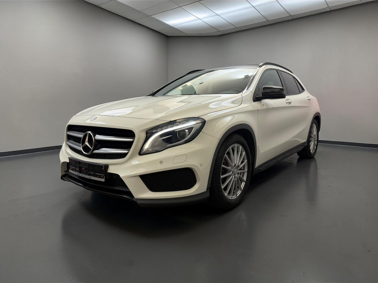 Mercedes-Benz GLA 200 AMG LINE*PANO*BI-XENON*KAMERA