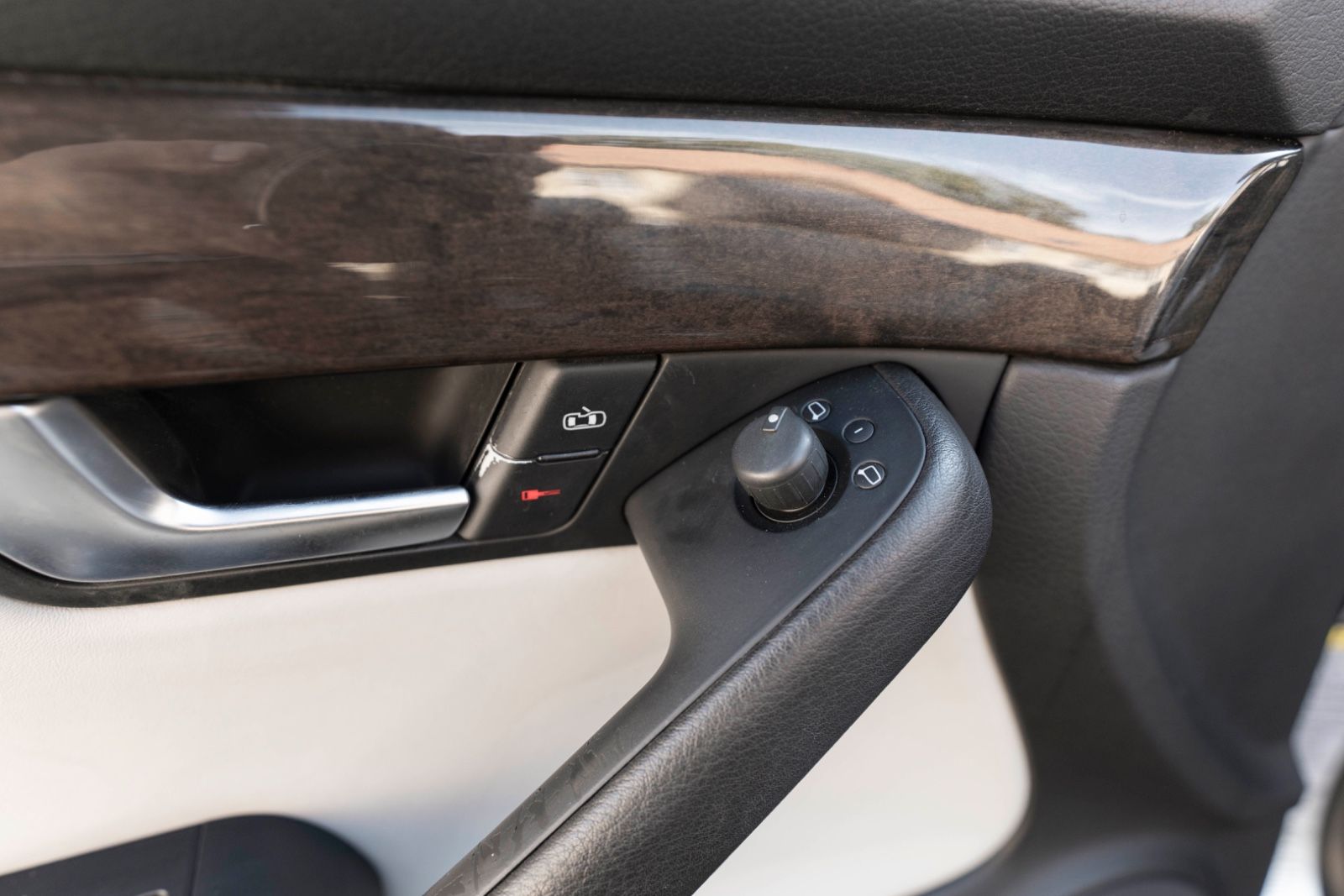 Fahrzeugabbildung Audi S4 Cabriolet 4.2 quattro TEMPOMAT M+S LEDER