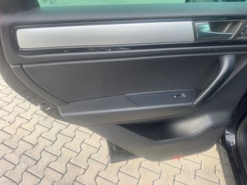 Volkswagen Touareg - 8