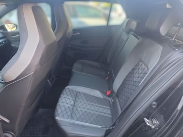 Volkswagen Golf - 10