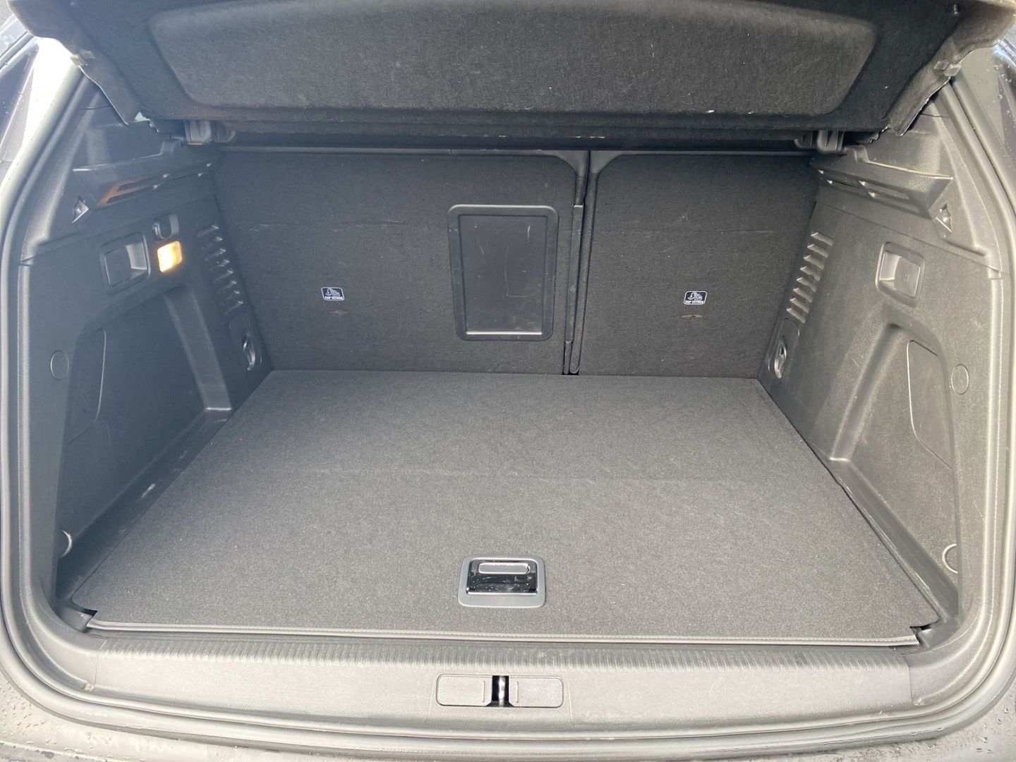 Fahrzeugabbildung Peugeot 3008 Hybrid 225 Allure 1.6 Plug-In EU6d EAT8