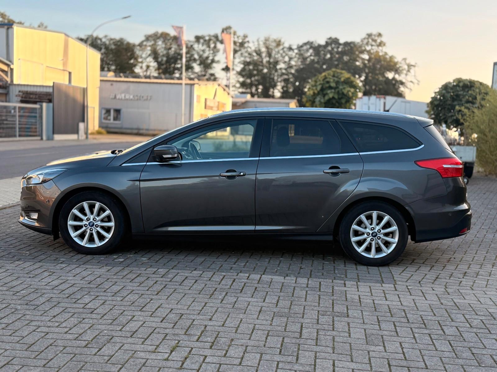 Ford Focus 2015 — photo 10