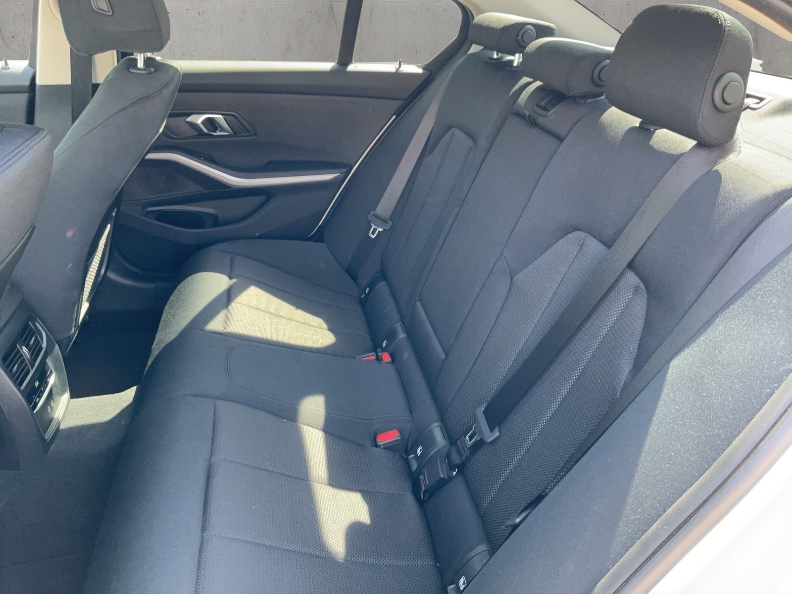 BMW 318i AUTOMATIK LIVE COCK PLUS DAB SHZ TEMPOMAT P foto 18