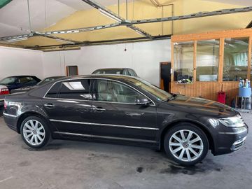 Volkswagen Phaeton - 8