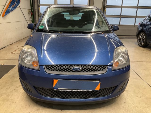 Ford Fiesta 1.3+TÜV+SCHECKHEFT+KLIMA+WENIG KM*TOP*