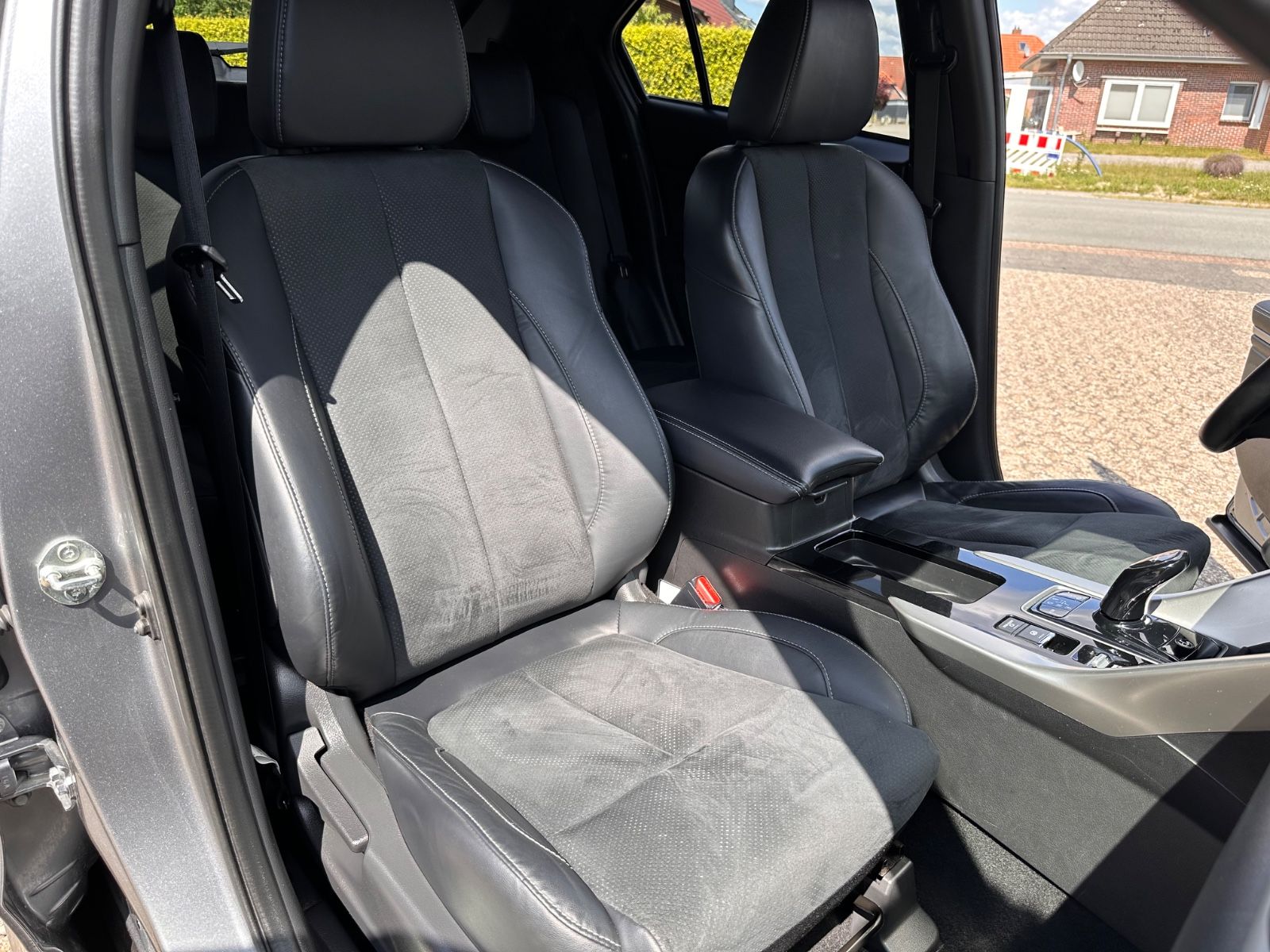 Fahrzeugabbildung Mitsubishi Eclipse Cross 2.4 Hybrid 4WD Select AHK/ACC/360°