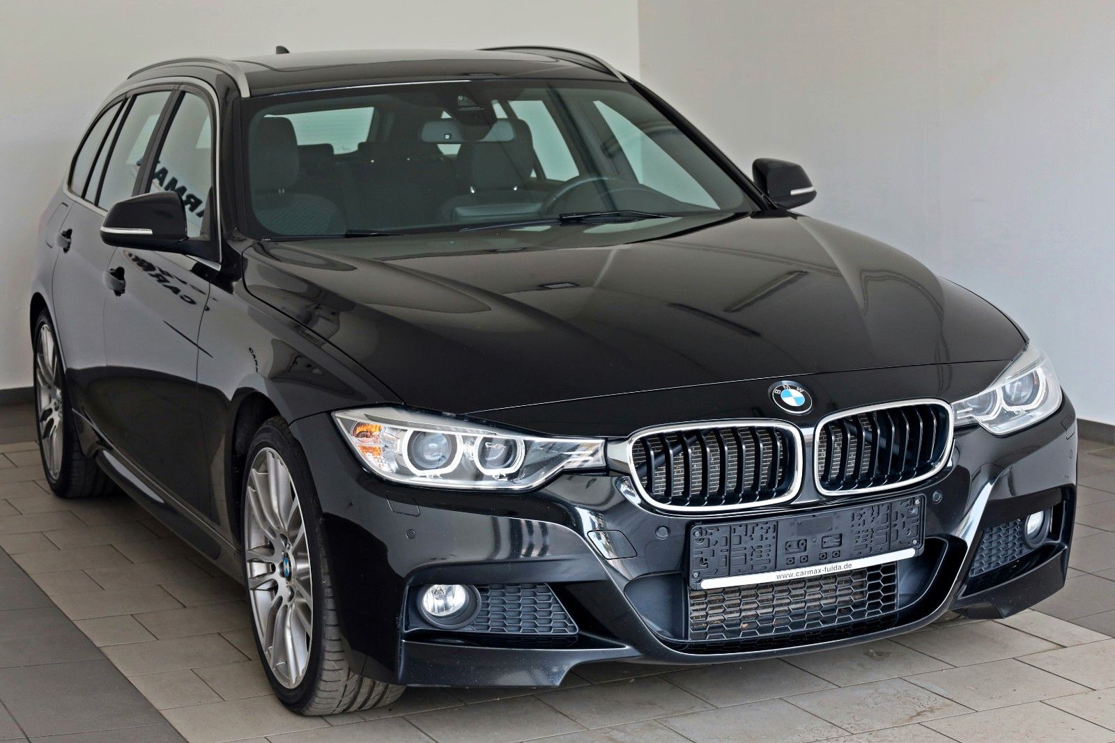 Fahrzeugabbildung BMW 328 i xDrive Touring,M Sport,Panorama,HUD,Kam+WR