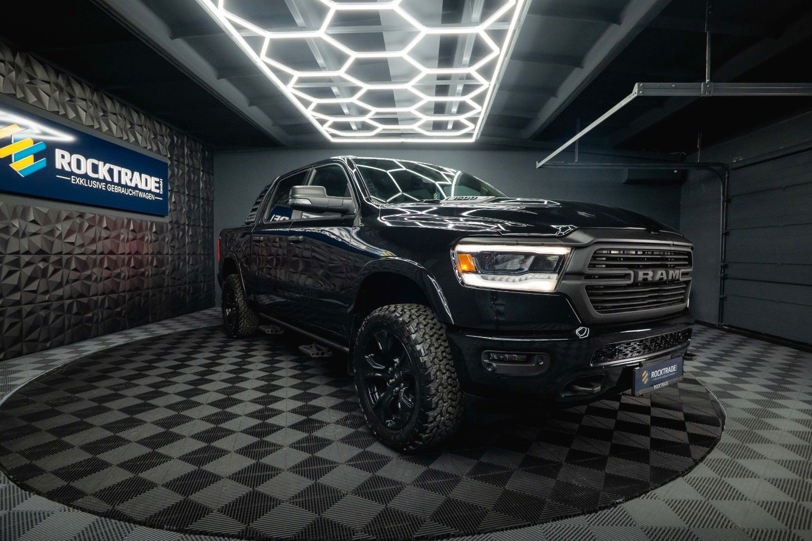 Fahrzeugabbildung Dodge RAM 5.7 V8 HEMI 4x4 Built to Serve AXLE LOCK FOX