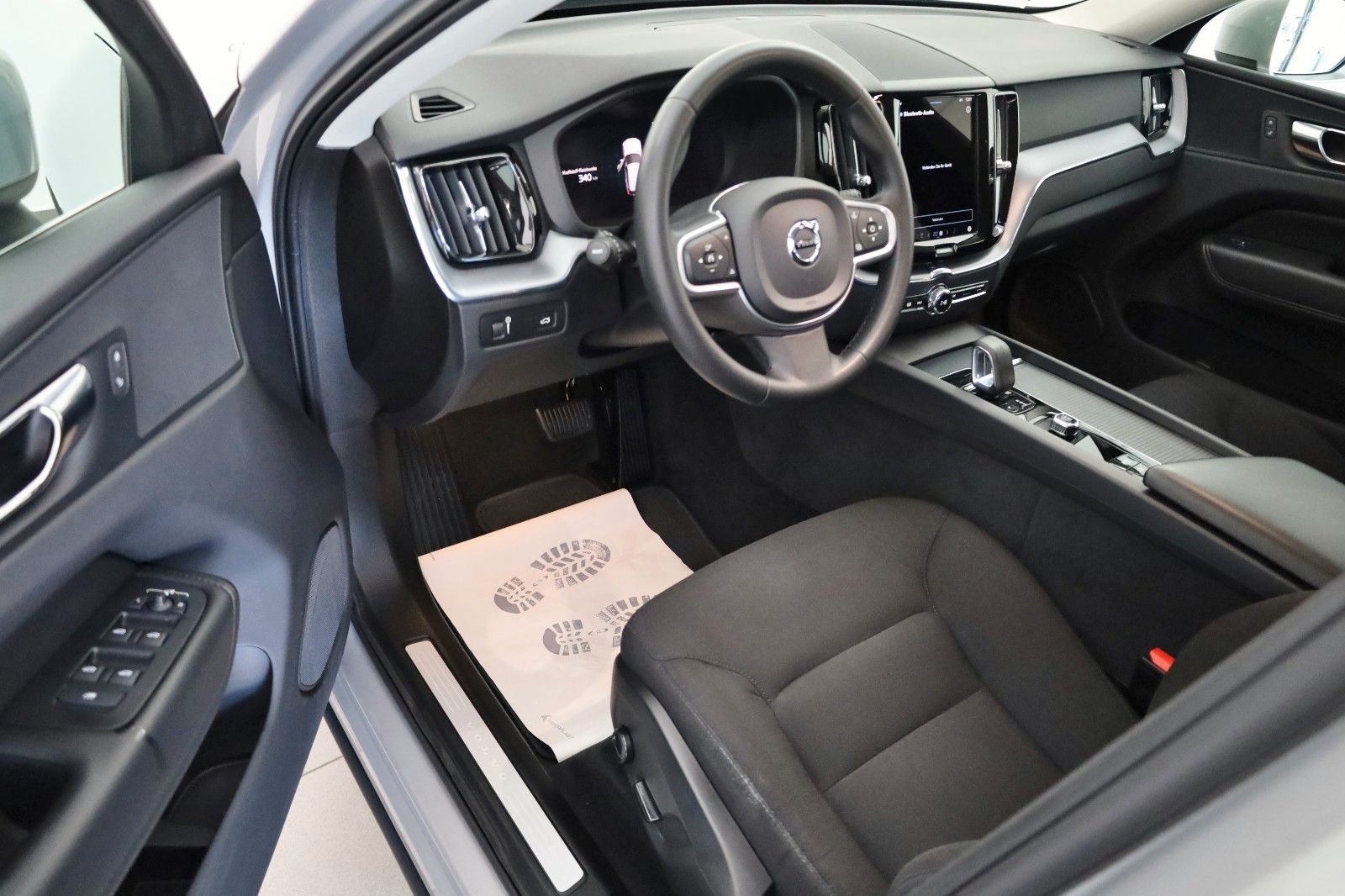 Fahrzeugabbildung Volvo XC60 Momentum Pro,Navi,LED,SH,Kamera,Carplay