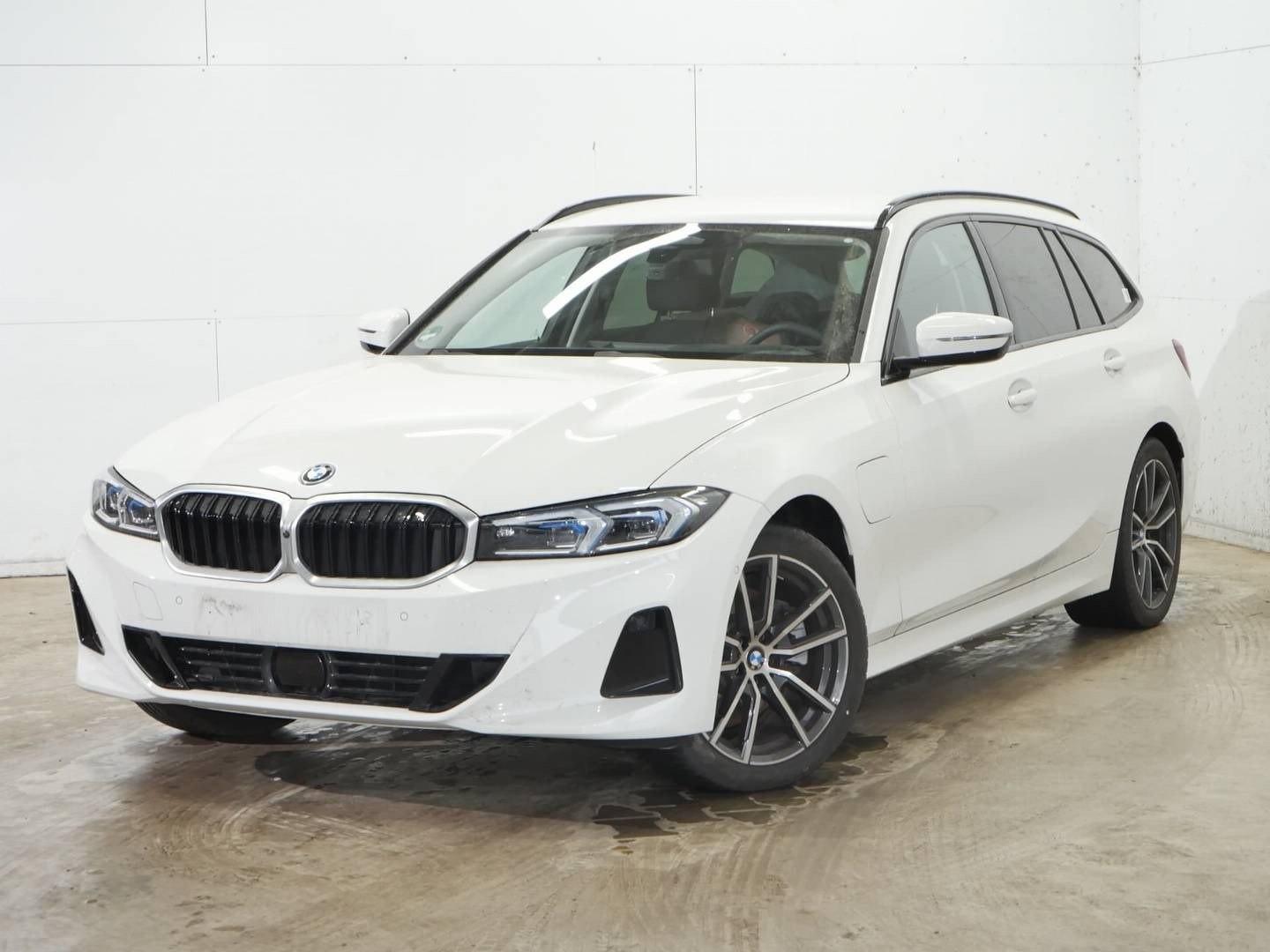 BMW 330e xDrive Touring 18" AHK ACC ab 379€ mtl. o. 