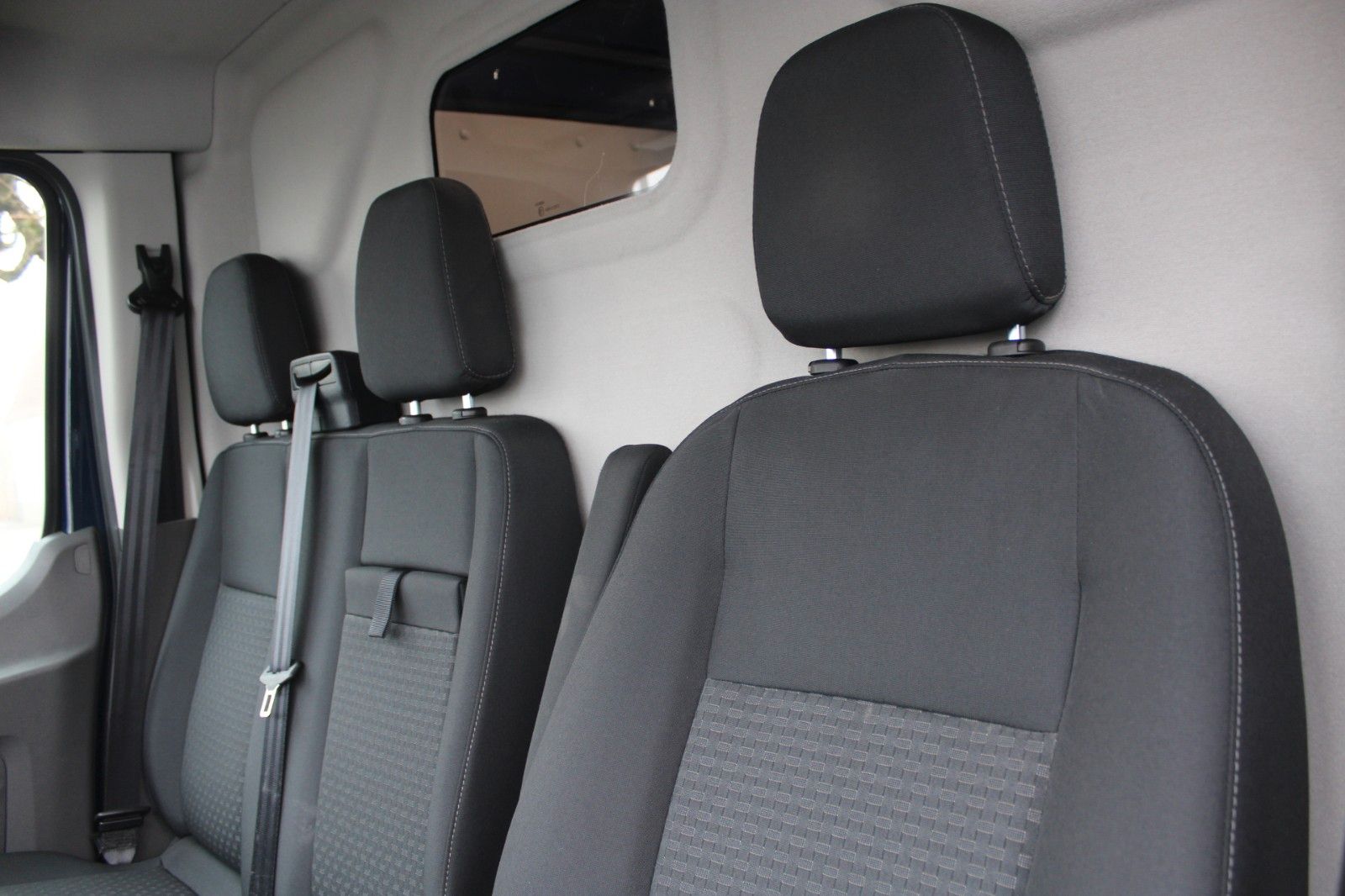 Fahrzeugabbildung Ford Transit 350 L3 H2 Kasten hoch lang KLIMA RFK AHK