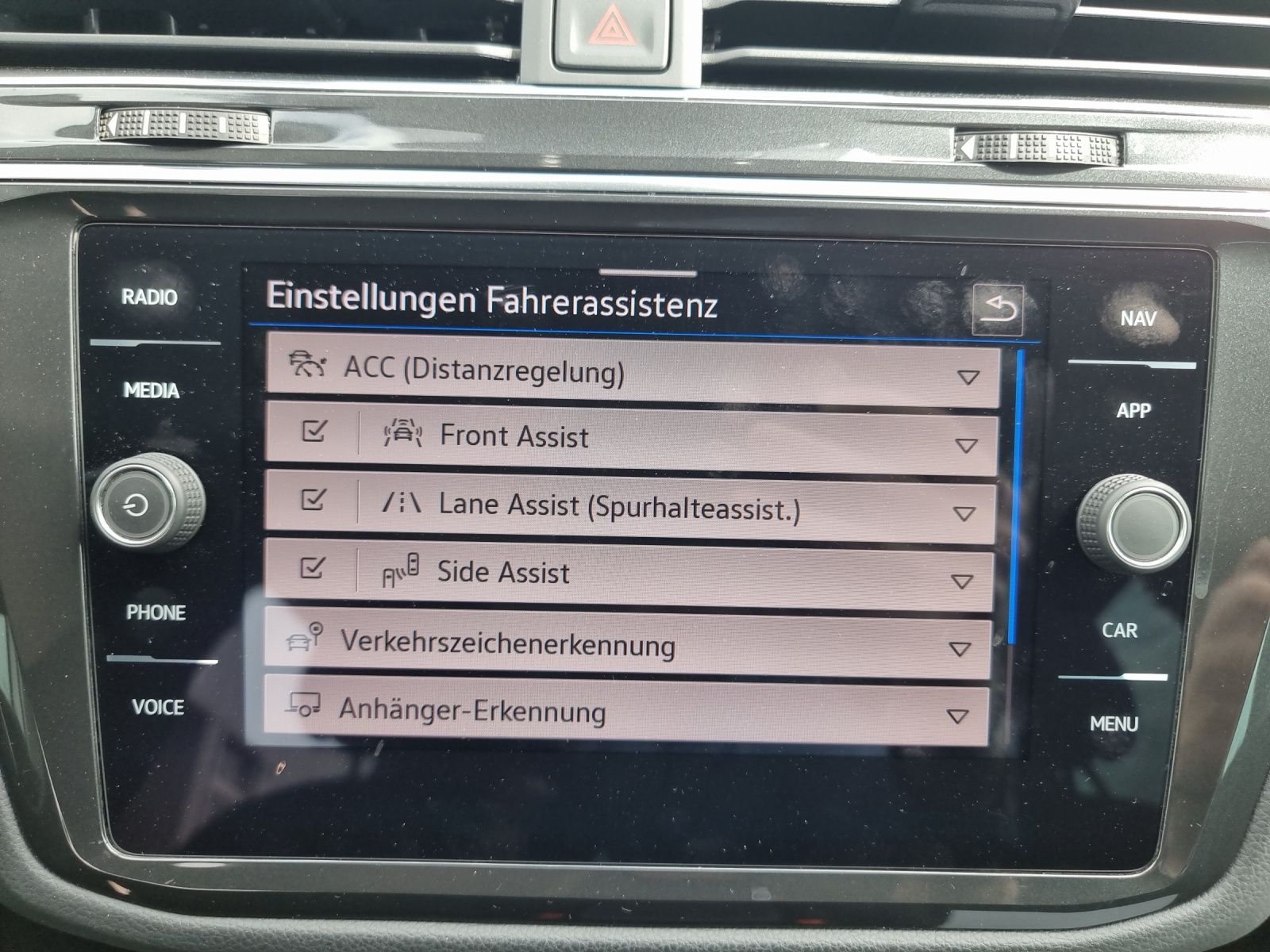 Fahrzeugabbildung Volkswagen Tiguan Elegance eHybrid DSG IQ.Light ACC 18" AHK