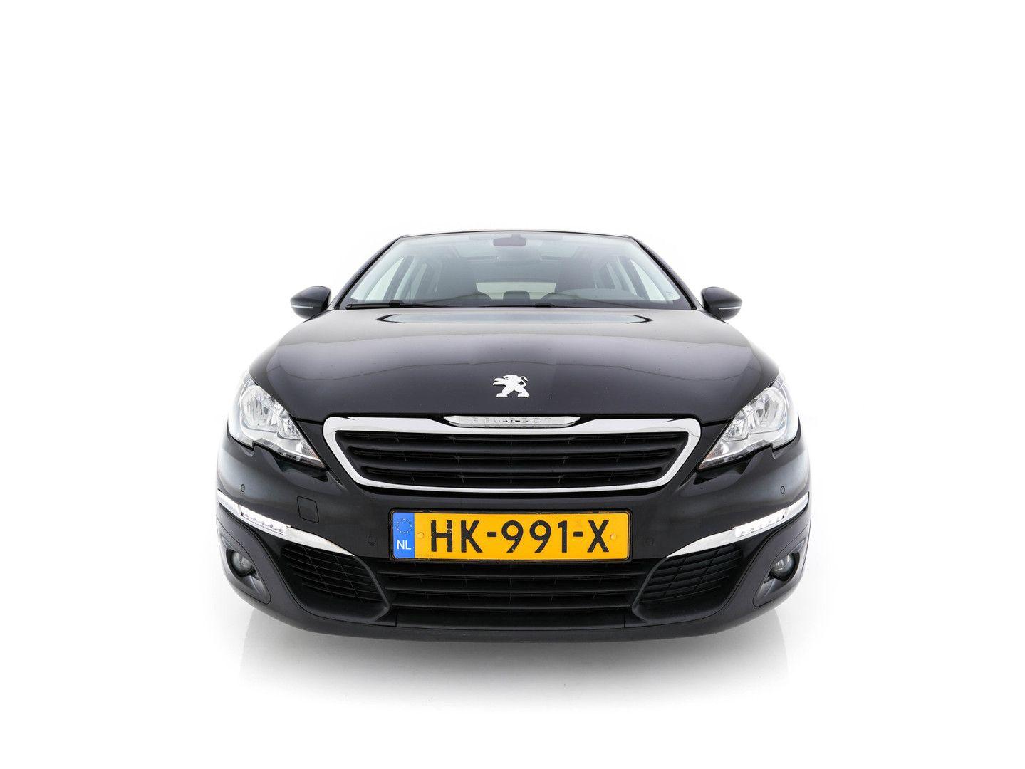 Peugeot 308 2015 — rear view