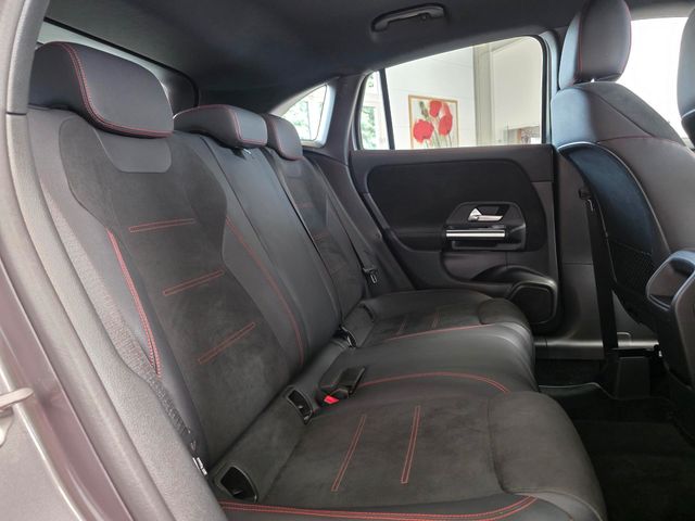 MERCEDES-BENZ GLA 200 — Foto 27
