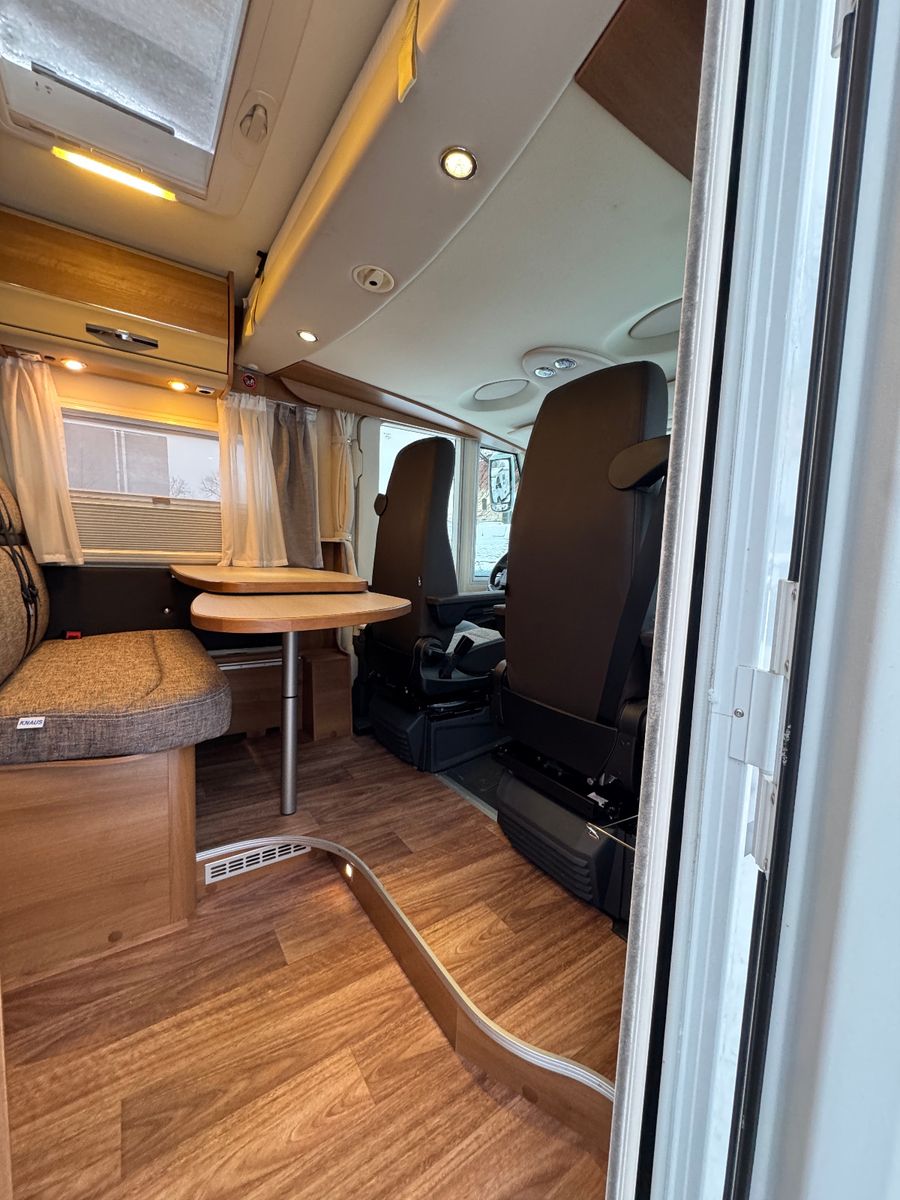 Fahrzeugabbildung Knaus VAN 650 I MEG AUTOMATIK LÄNGSBETT HUBBETT 1.HAND