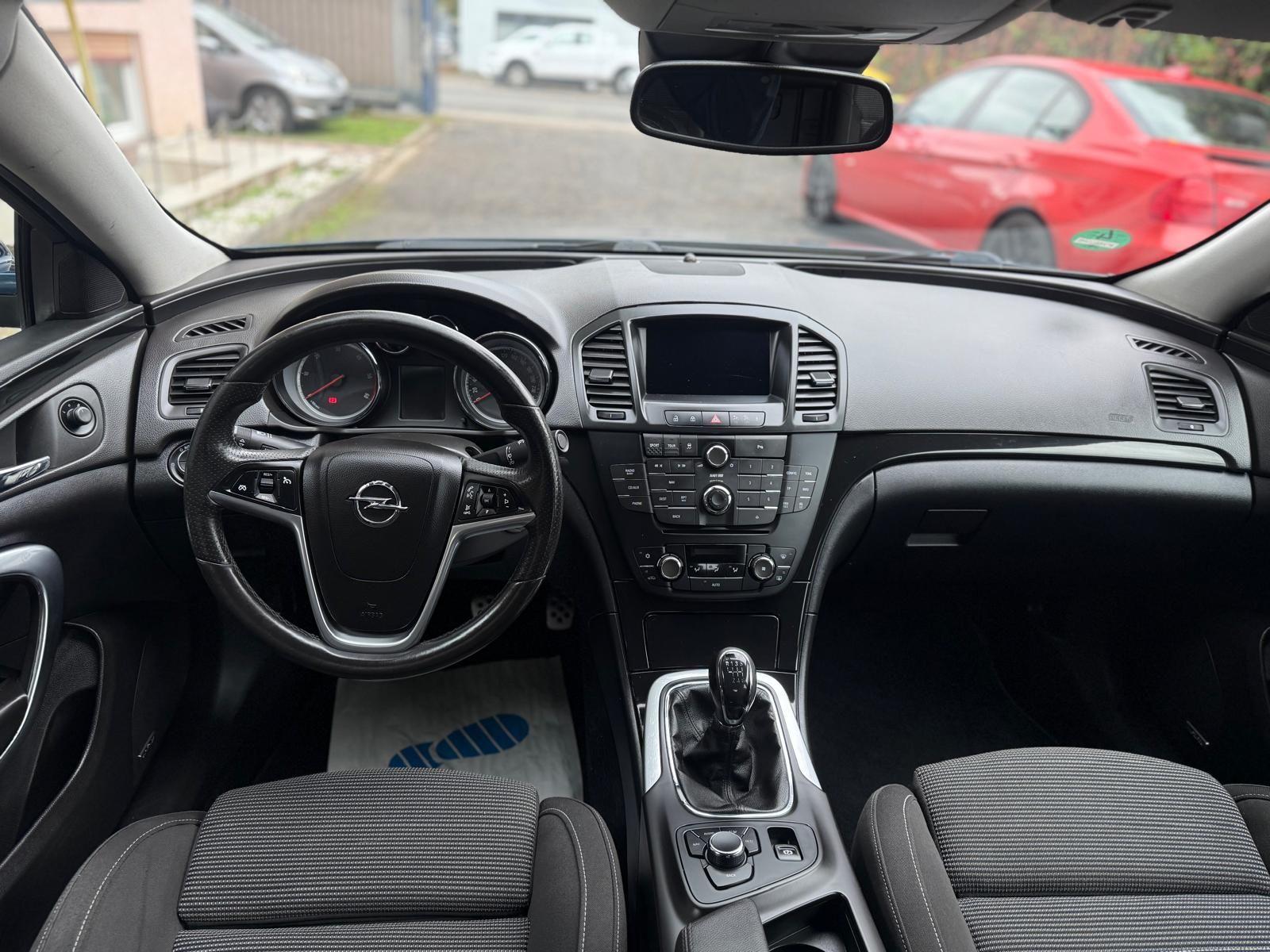 Opel Insignia 2012 — engine
