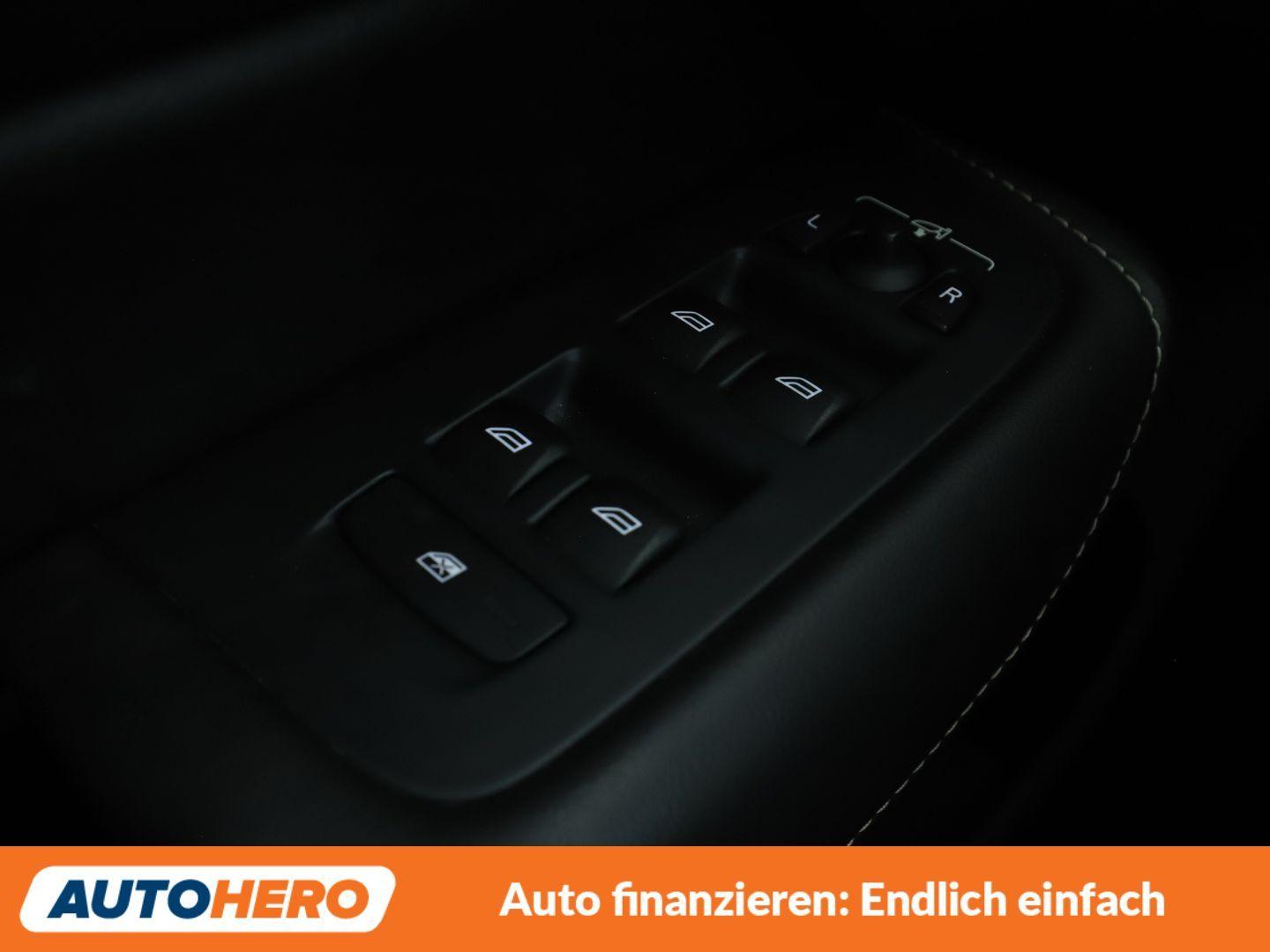 Volvo XC60 2.0 D4 R Design AWD Aut.*NAVI*LED*TEMPO*PDC