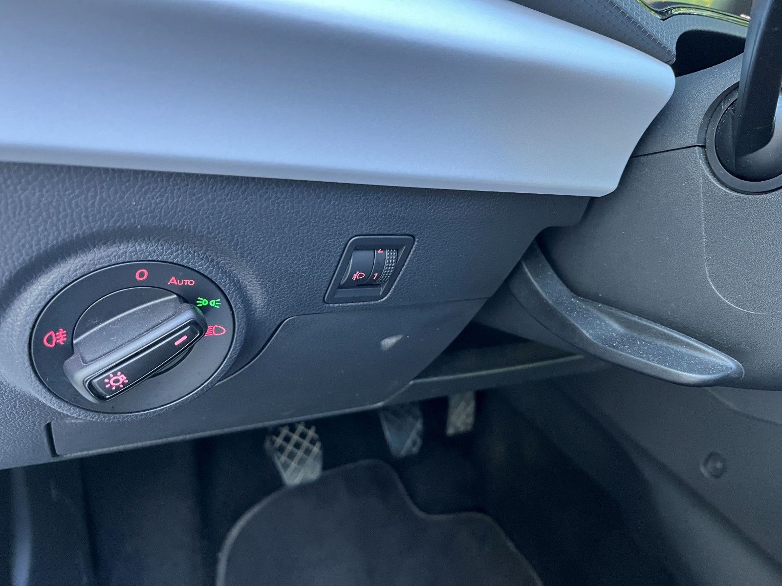 Fahrzeugabbildung SEAT Ibiza 1,0 TSI SHZ PDC LED ALU PDC FULL LINK MFL