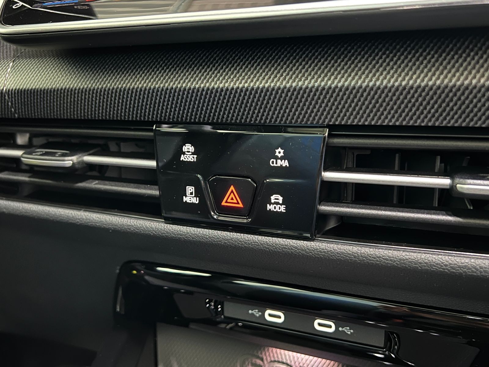 Fahrzeugabbildung Volkswagen Golf VIII R 2.0 TSI DSG 4MOTION *R-Performance P