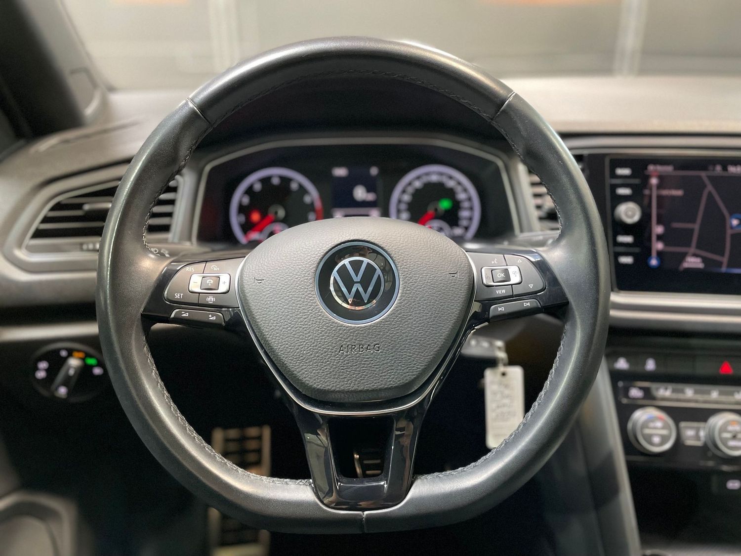 Fahrzeugabbildung Volkswagen T-Roc 1.5TSI R-Line DSG#LED#Leder#ACC#Spur