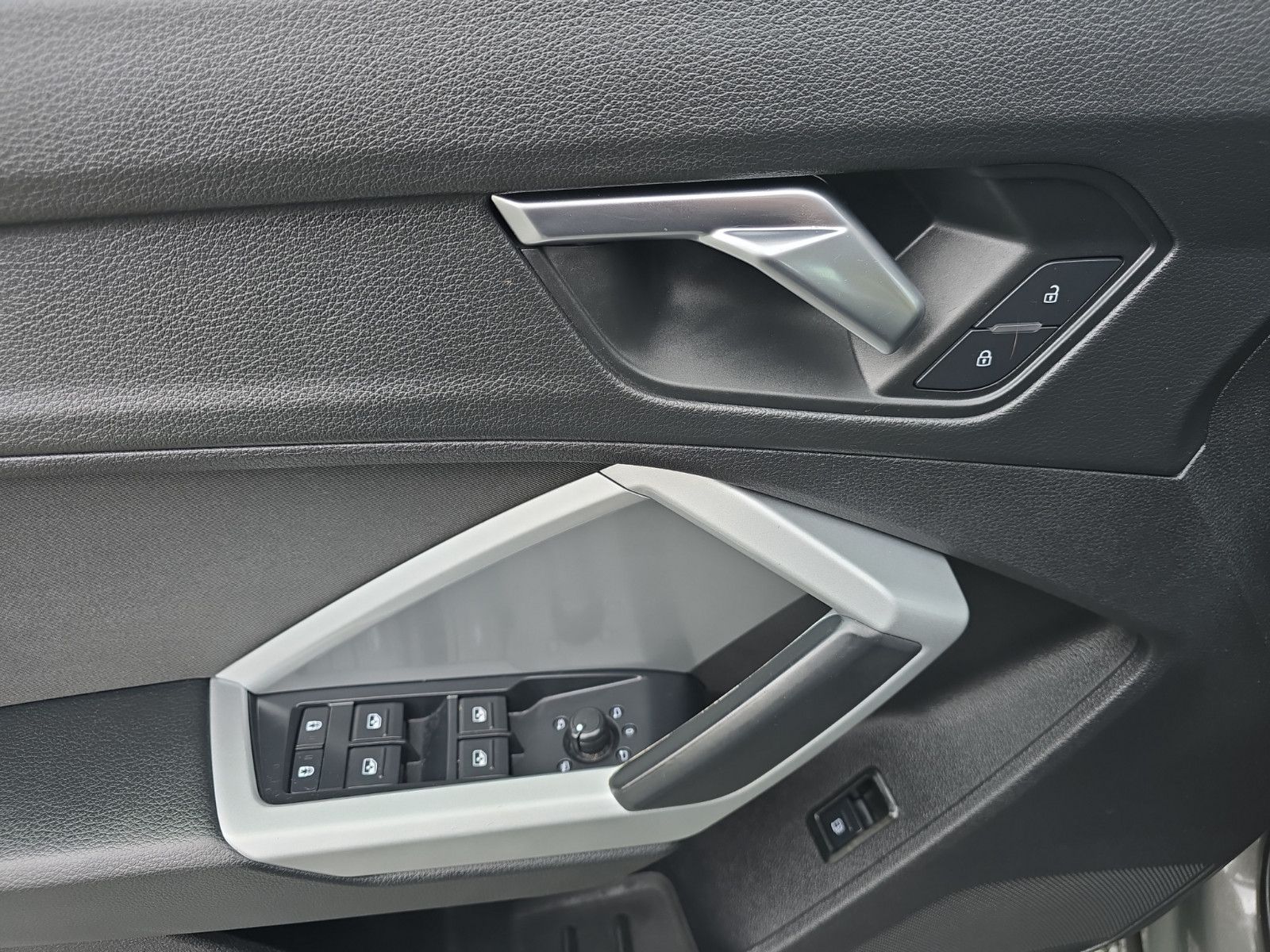 Fahrzeugabbildung Audi Q3 Sportback 45 TFSI e basis(EURO6d)