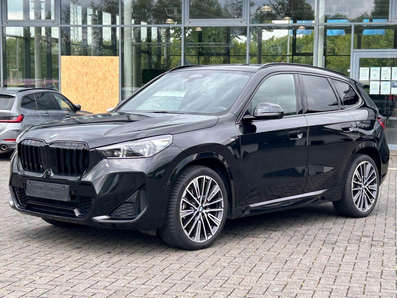 BMW X1 23 i xDrive M Sport / Glasdach / Leder / DAB