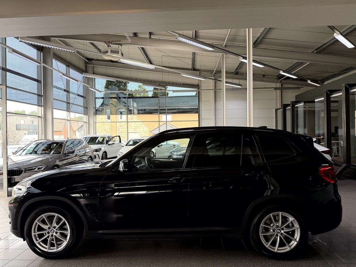 BMW X3  20d xDrive Advantage LED Navi RCAM AHK  foto 8