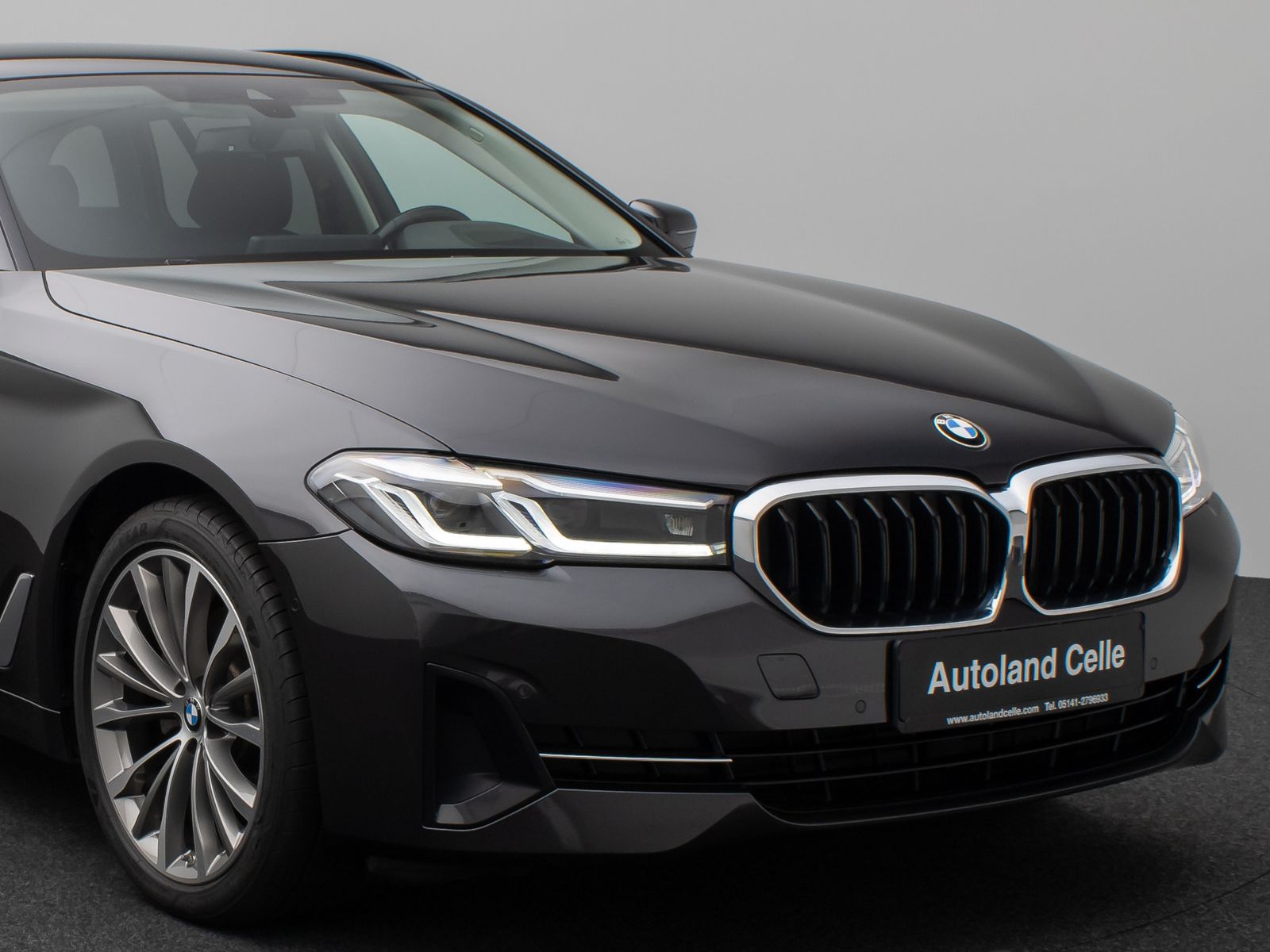 Fahrzeugabbildung BMW 520d xD Kamera HUD DAB H/K Fernlichtassist Alarm