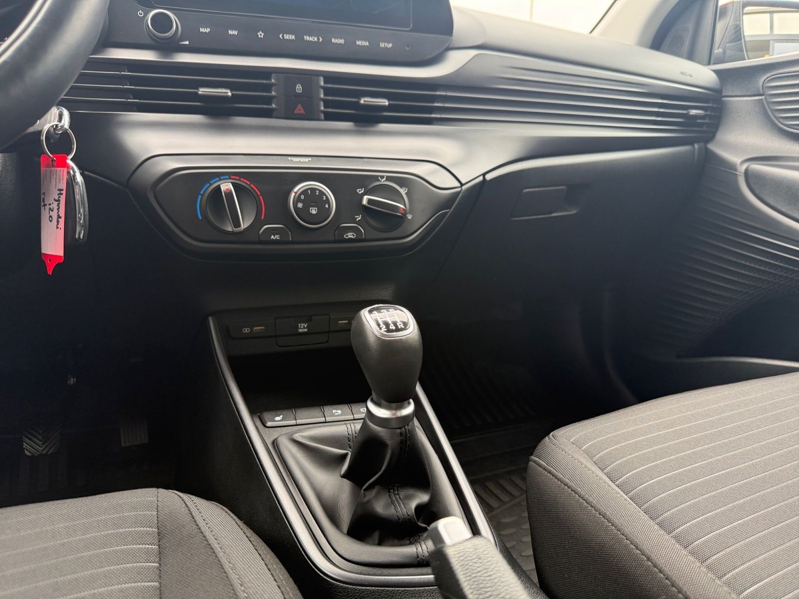 Fahrzeugabbildung Hyundai i20 1.2 Pure 1.HAND DAB TEMPO
