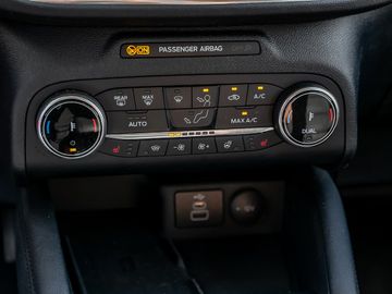 Ford Kuga 2.5 Plug-In Hybrid Titanium Stauassistent