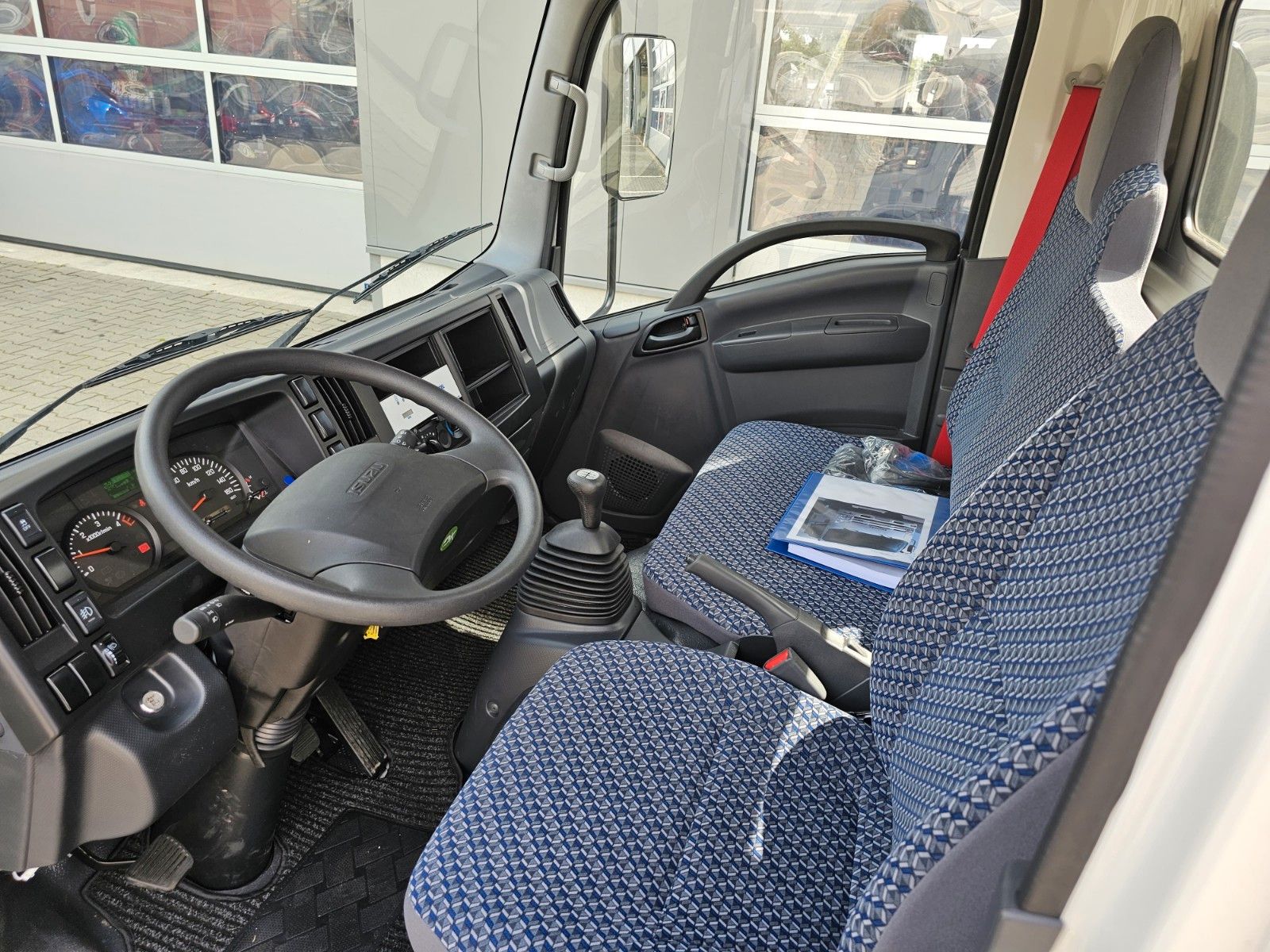 Fahrzeugabbildung Isuzu Teleskop-Bühne *24m* Strom,- Wasseranschluss