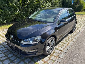 Volkswagen Golf - 1