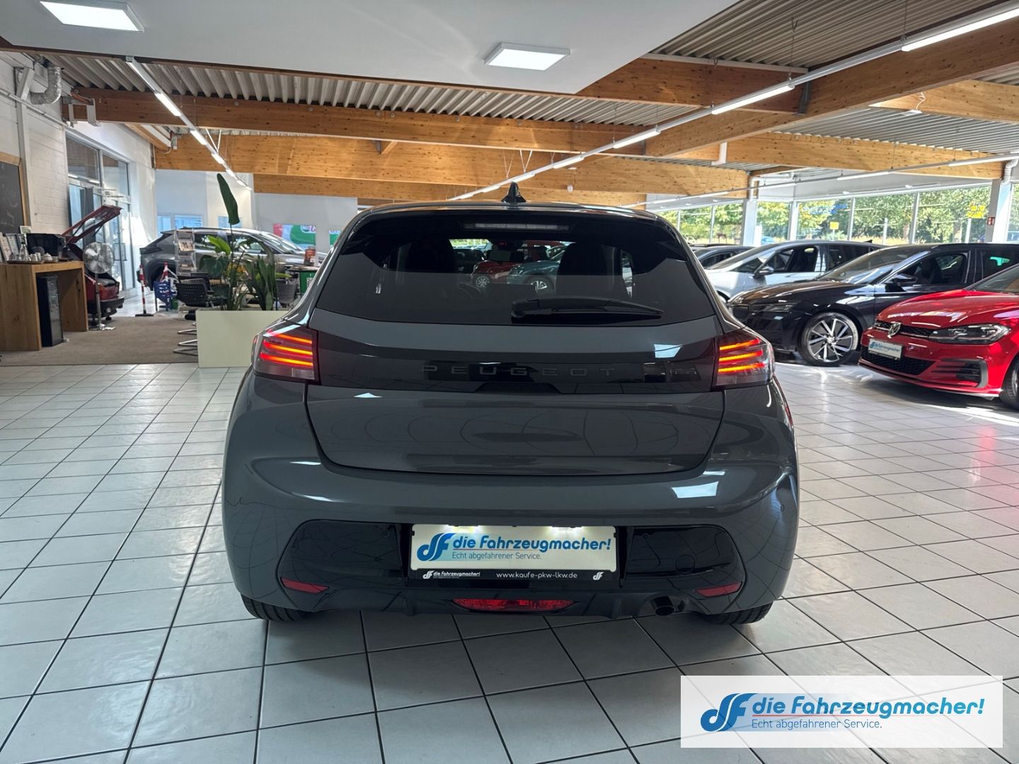 Fahrzeugabbildung Peugeot 208 Allure Navi Digitales Cockpit LED Apple CarP