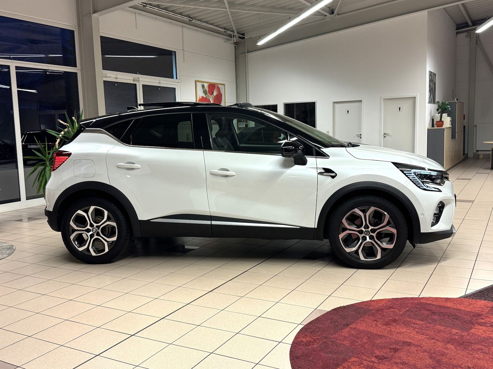 Fahrzeugabbildung Renault Captur Edition One/LED/BOSE/Leder/DAB/Navi/ACC