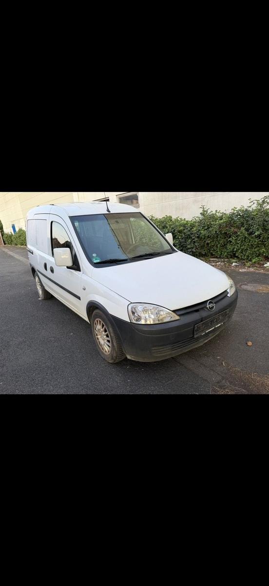 Opel Combo 2010 — rear view