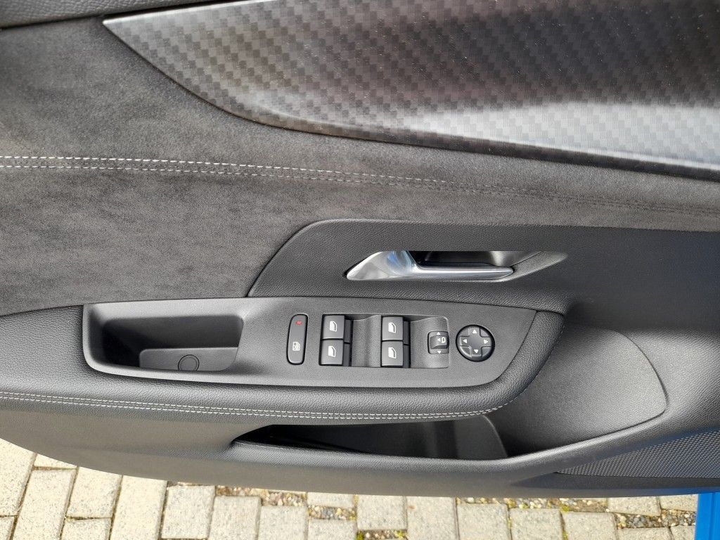 Fahrzeugabbildung Opel Mokka 1.2 Turbo 8-Gang Automatik Ultimate Navi