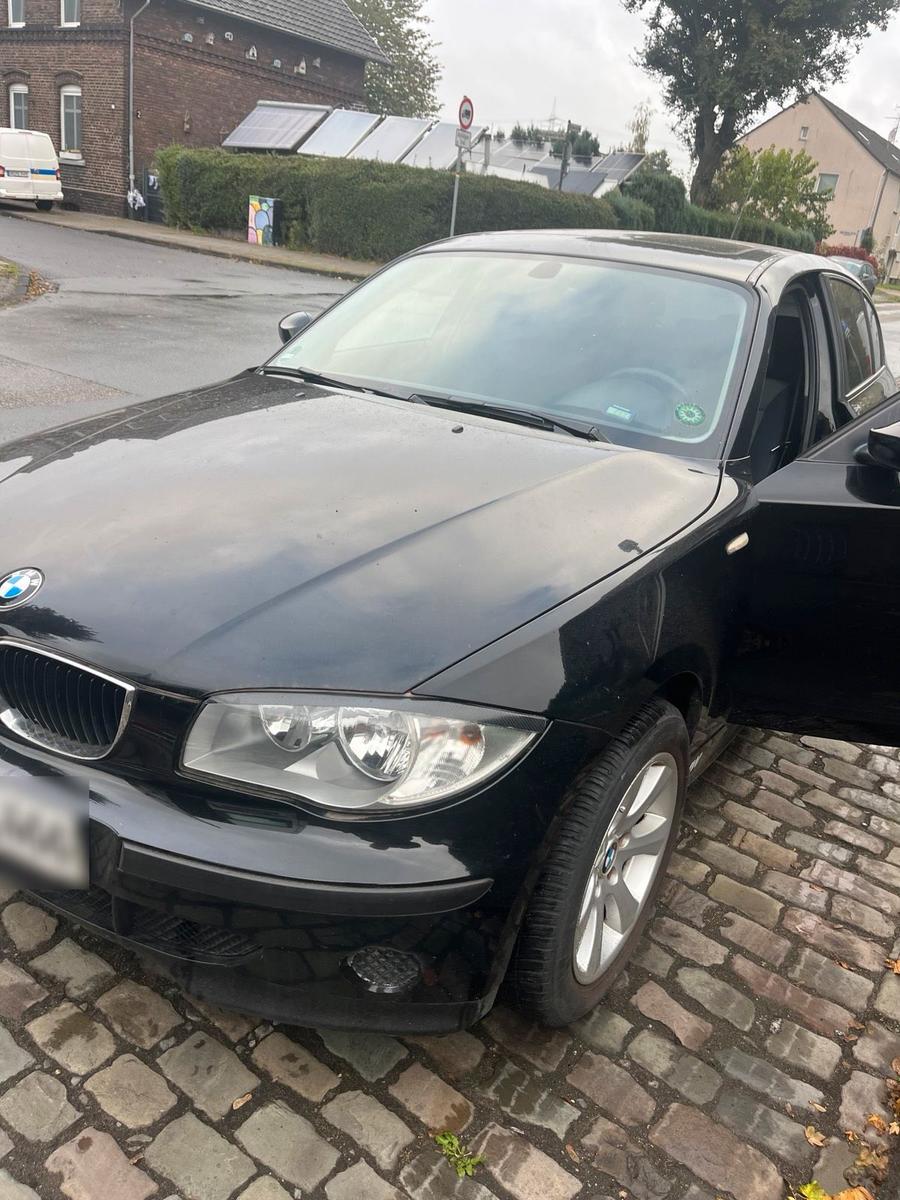 BMW 116 2005 — rear view