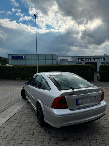 Opel Vectra TÜV Neu