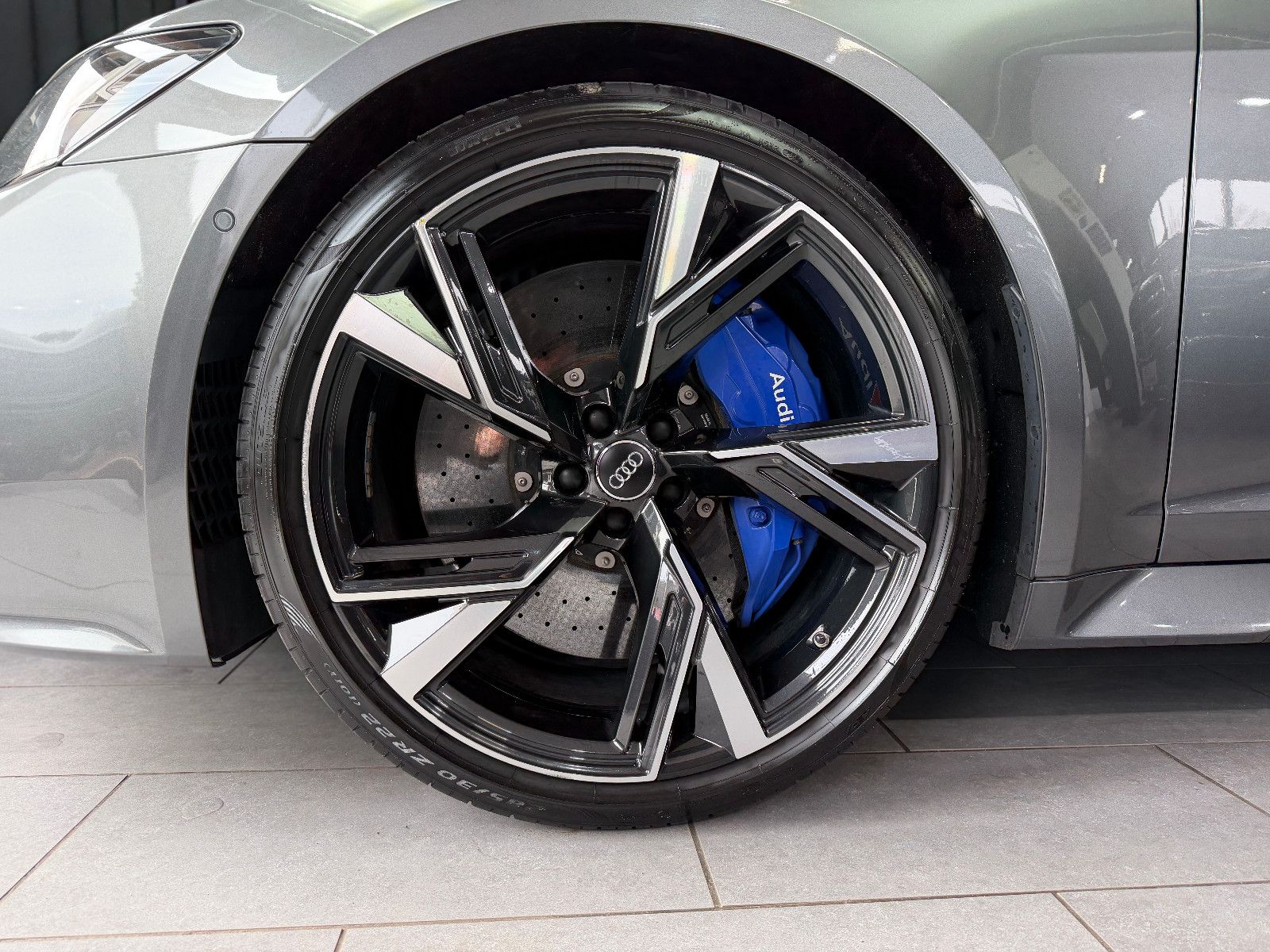 Fahrzeugabbildung Audi RS6 Avant 4.0 TFSI quattro |KERAMIK|B/O