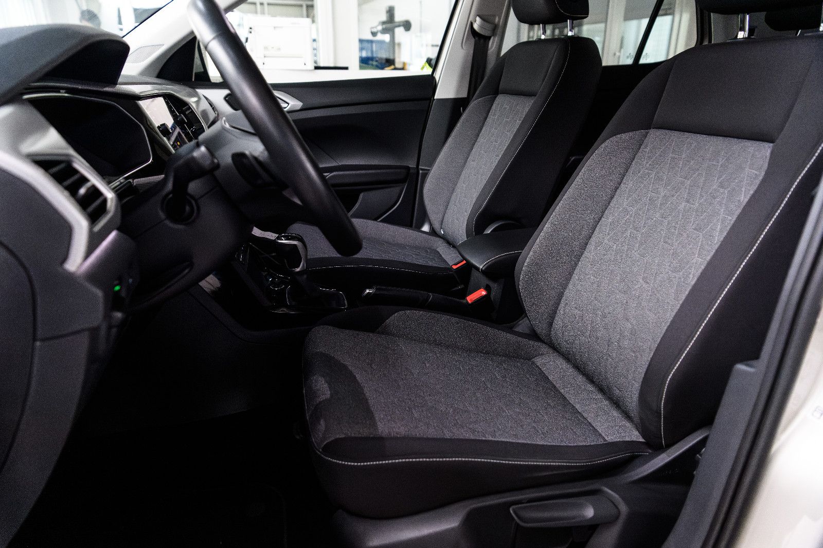 Fahrzeugabbildung Volkswagen T-Cross Move+AHK+GJR+NAVI+SHZ+ALU+ACC+DAB