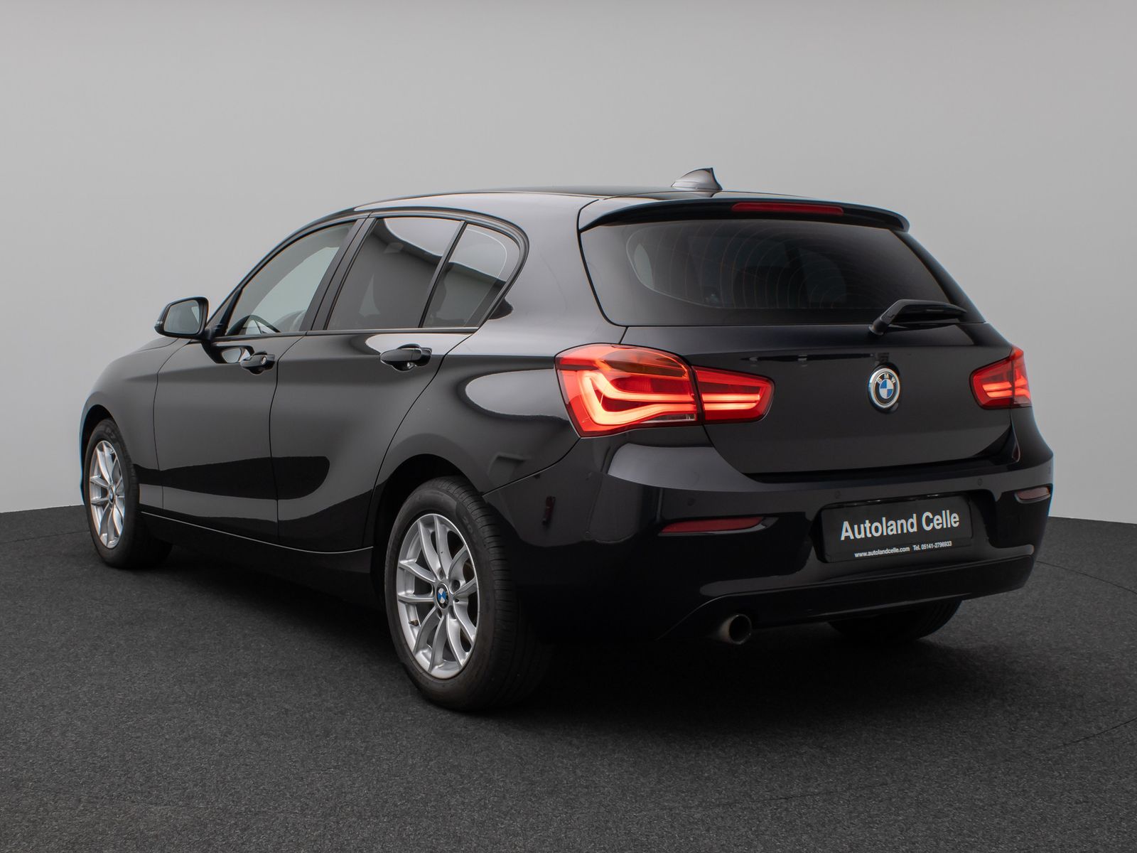 Fahrzeugabbildung BMW 118i Parkassist Sitzheizg USB Regensensor 8fach