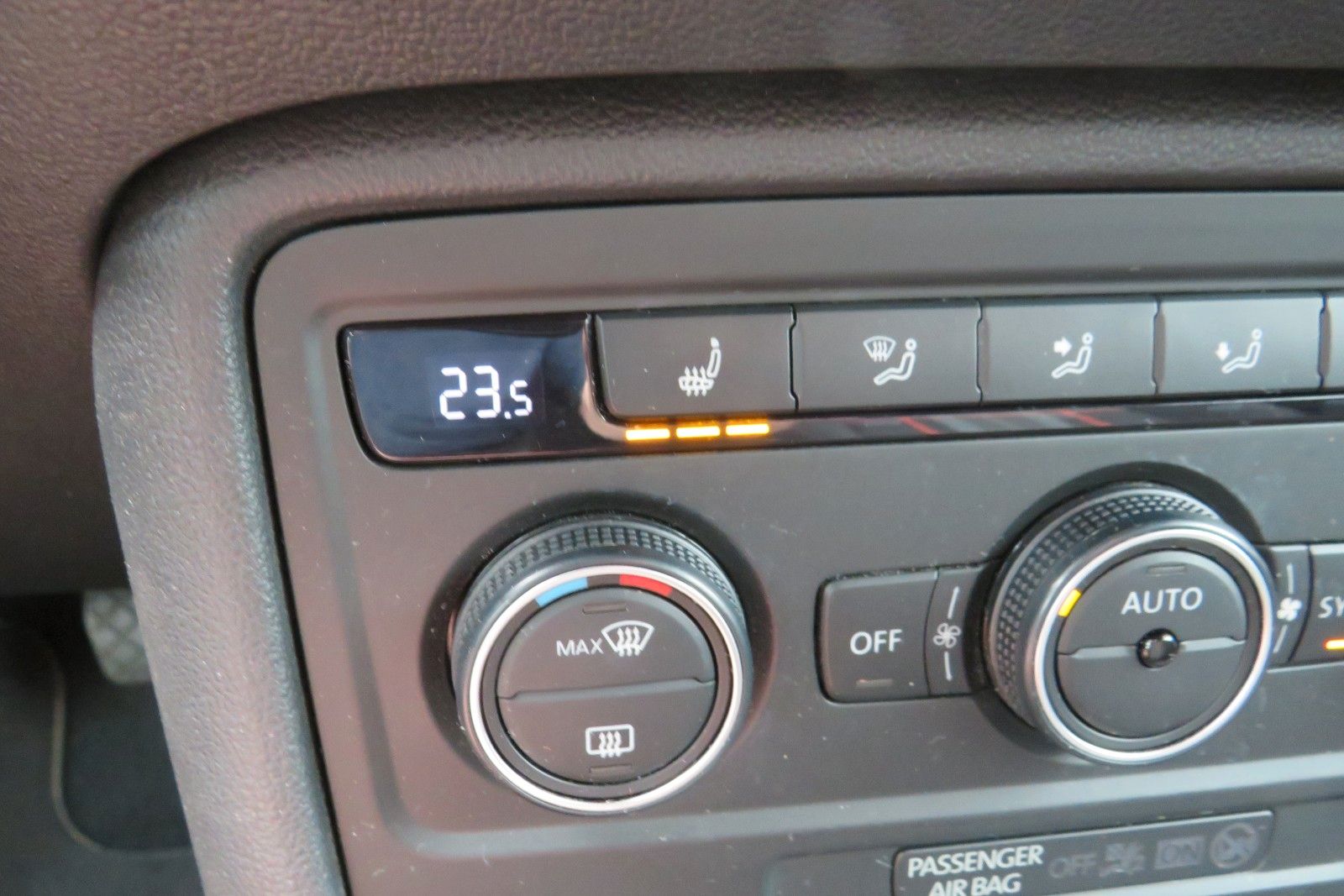 Fahrzeugabbildung Volkswagen Beetle Lim. Club XENON NAVI APP-CONNECT PDC 18`