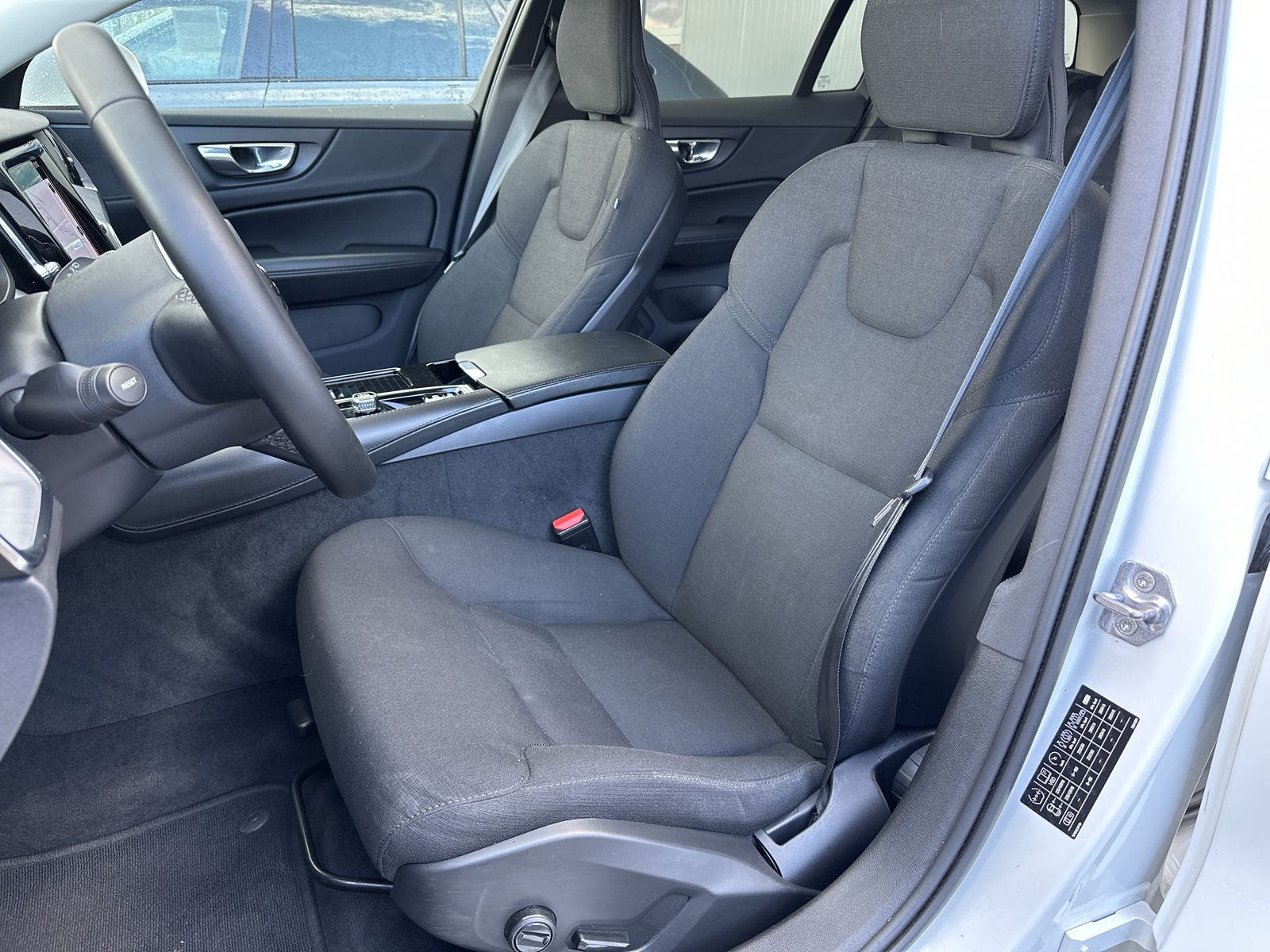 Fahrzeugabbildung Volvo V60 T6 Hybrid AWD INSCRIPTION NAV+LED+AHK+VC+HUD