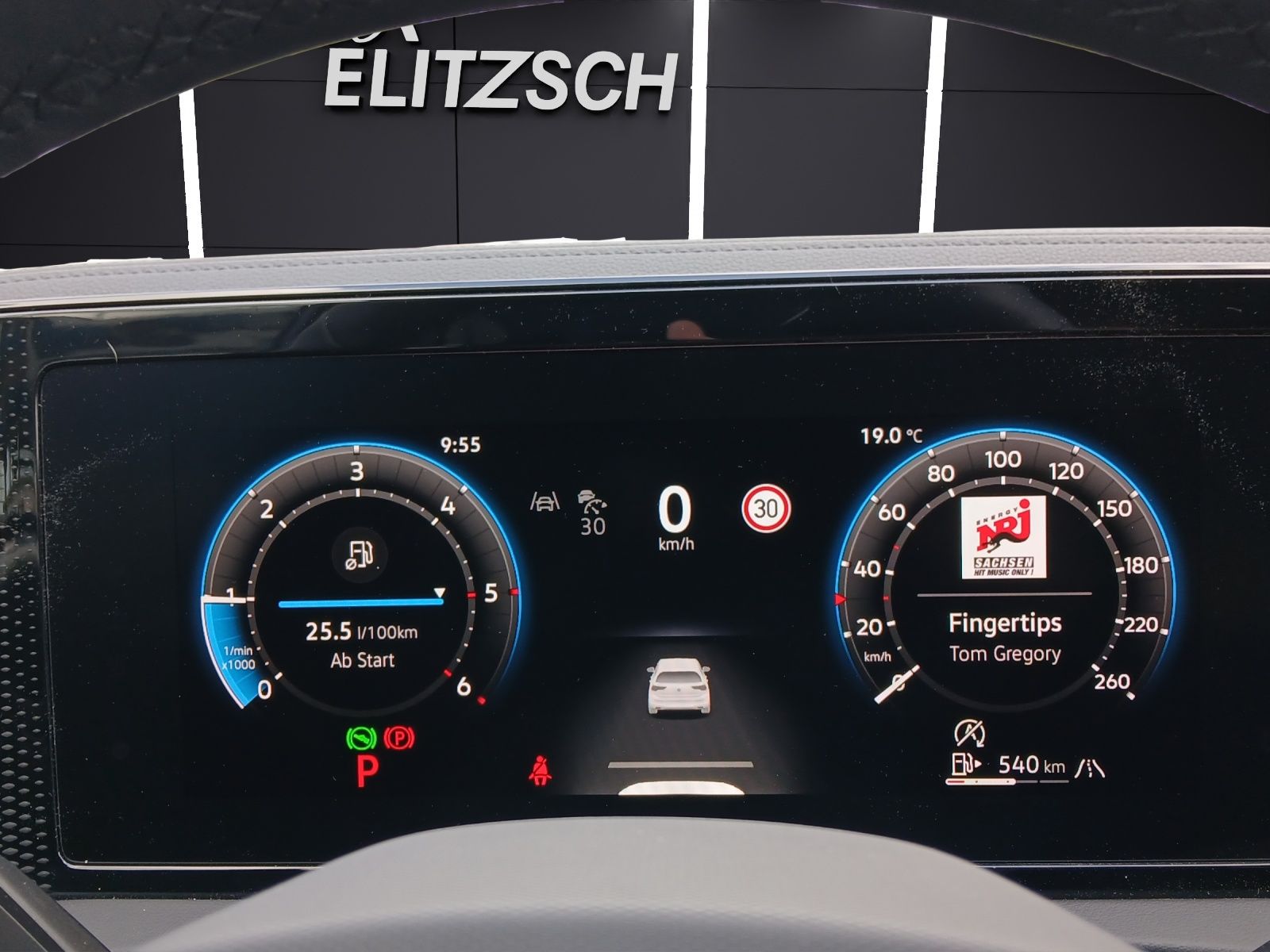 Fahrzeugabbildung Volkswagen Tiguan TDI Goal DSG Matrix AHK Navi AID ACC RFK