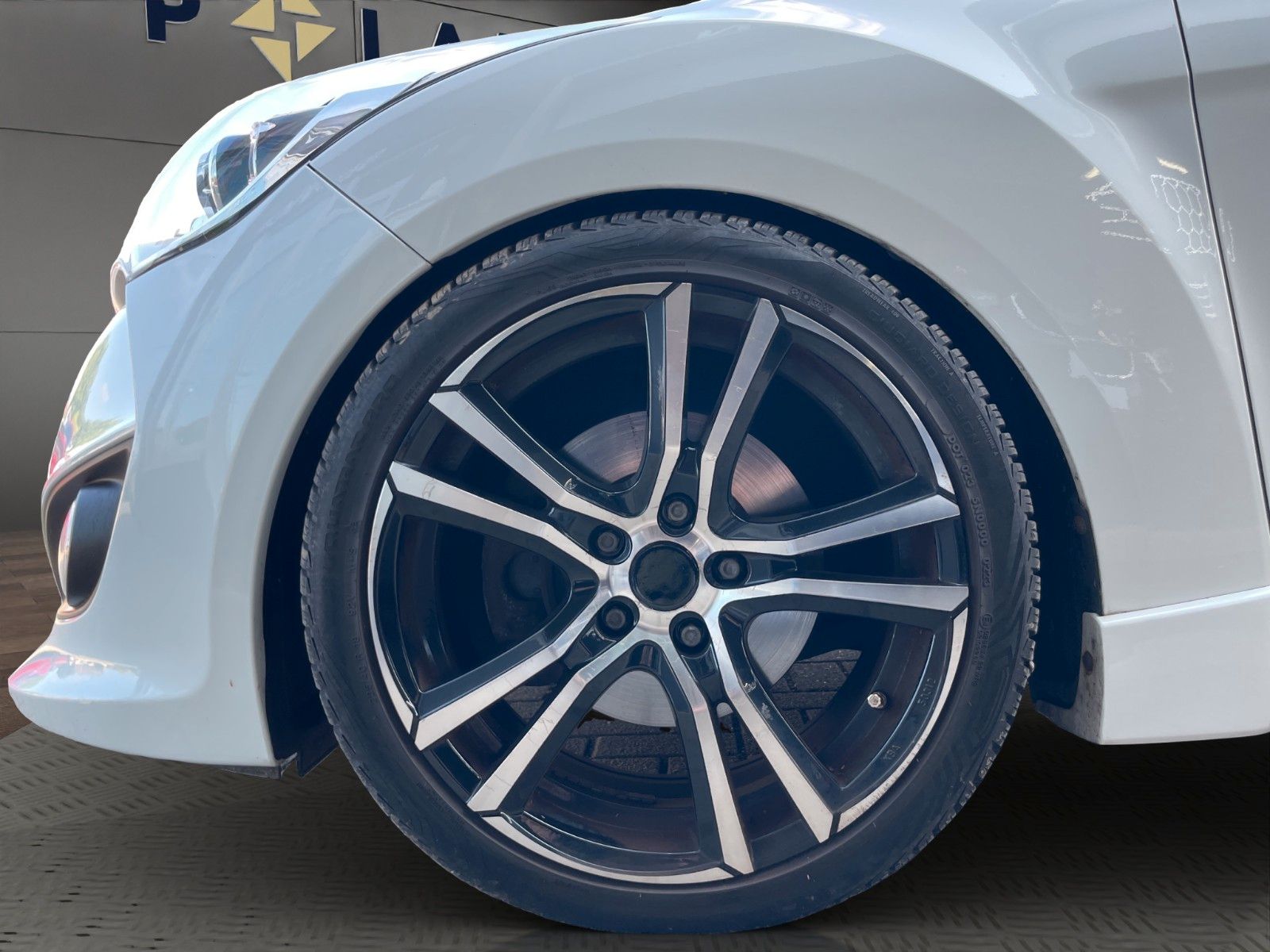 Fahrzeugabbildung Hyundai Veloster Style *Leder*Automatik*Tempomat*Kamera