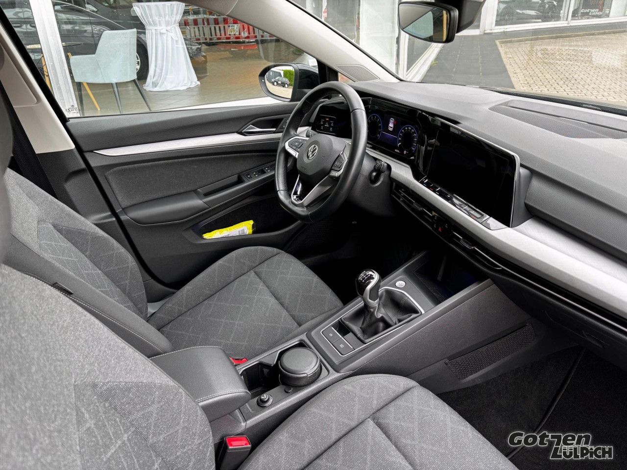 Fahrzeugabbildung Volkswagen Golf VIII Life1,5TSI Navi Rear View LED-Plus