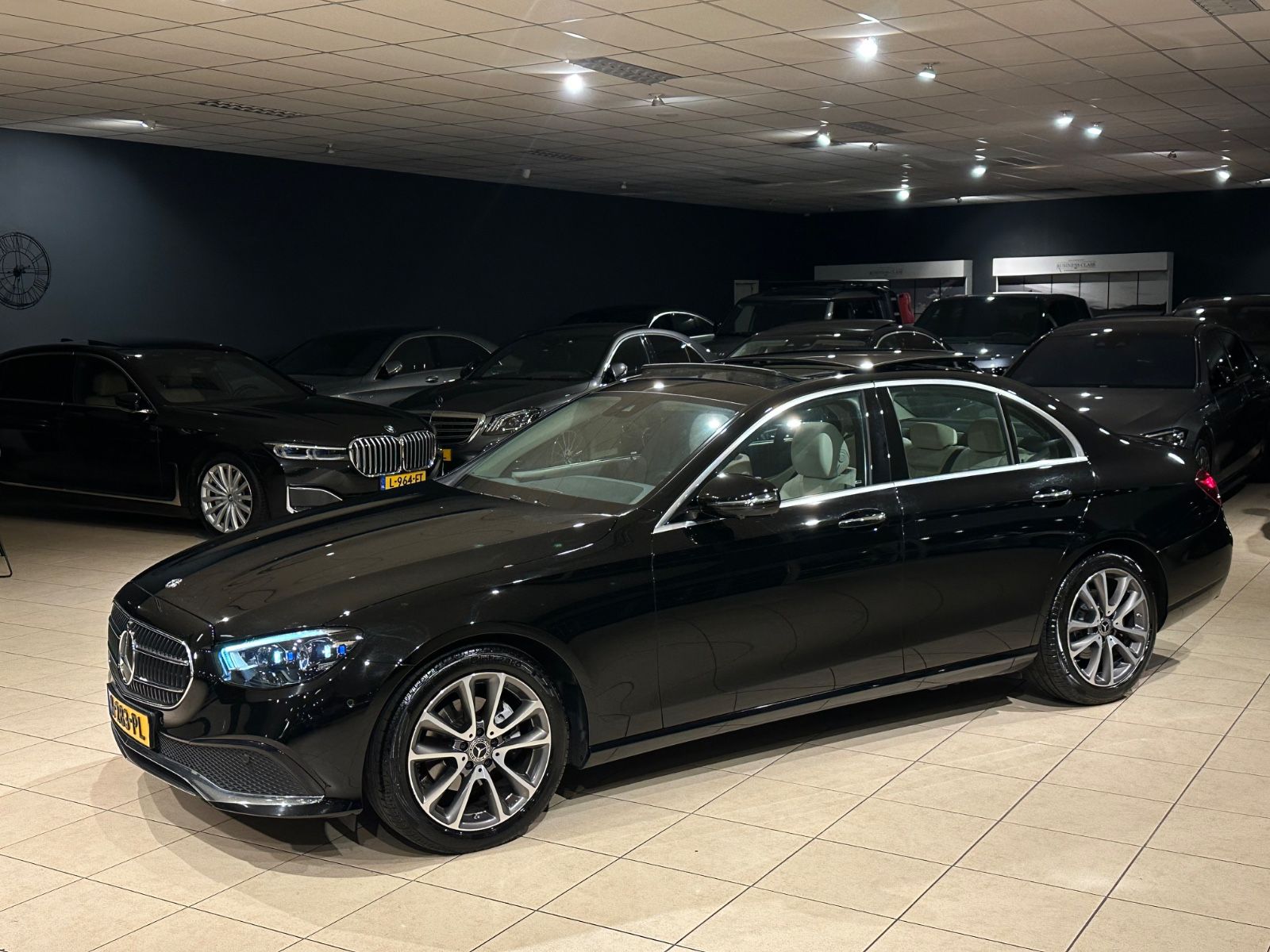 Mercedes-Benz E200d/PANO/MEMORY/BURM./AHK/MULTIBEAM/360/VOLL!