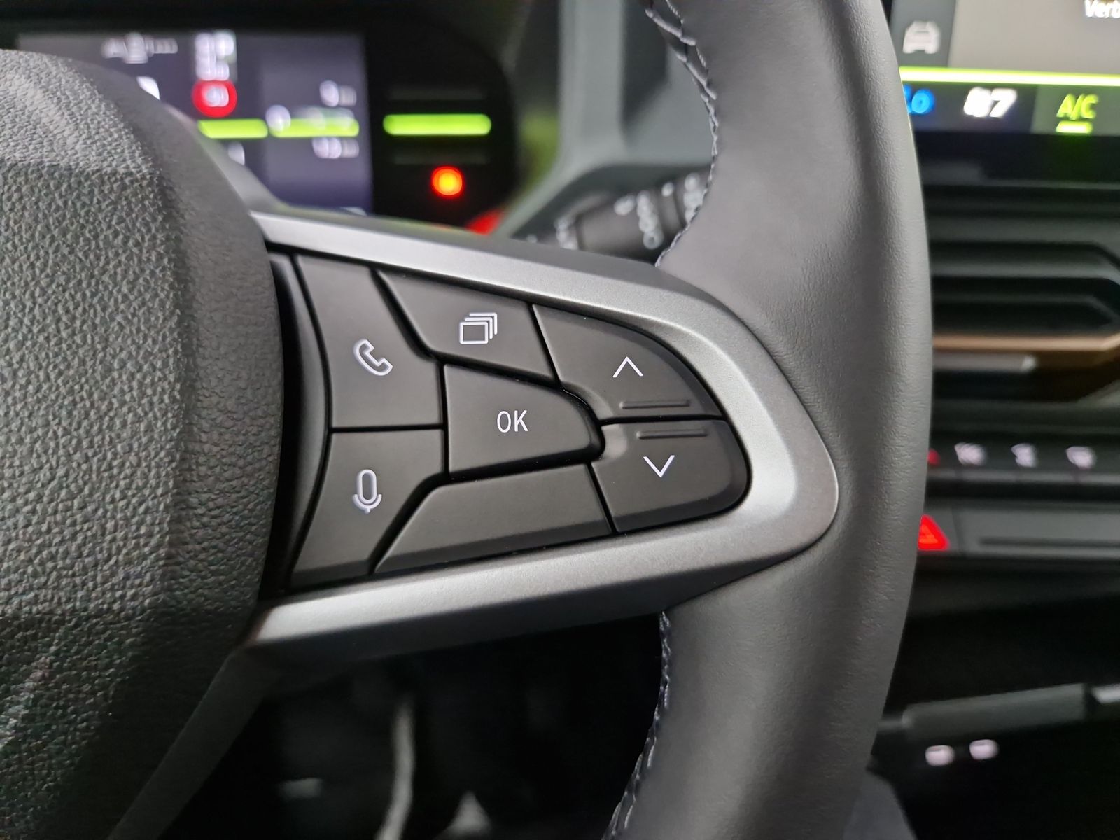 DACIA Duster Extreme Hybrid 155 Winterpaket – Bild 27