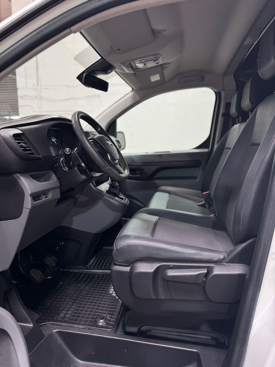 Fahrzeugabbildung Opel Vivaro Edition L3#Sortimo#Kamera#Klima#CarPlay